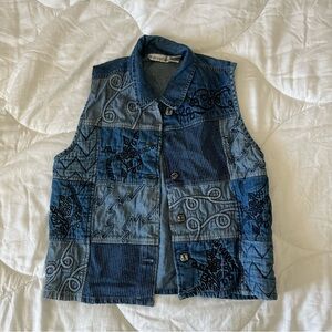 Dressbarn Embroidered Denim Vest in Size Small
